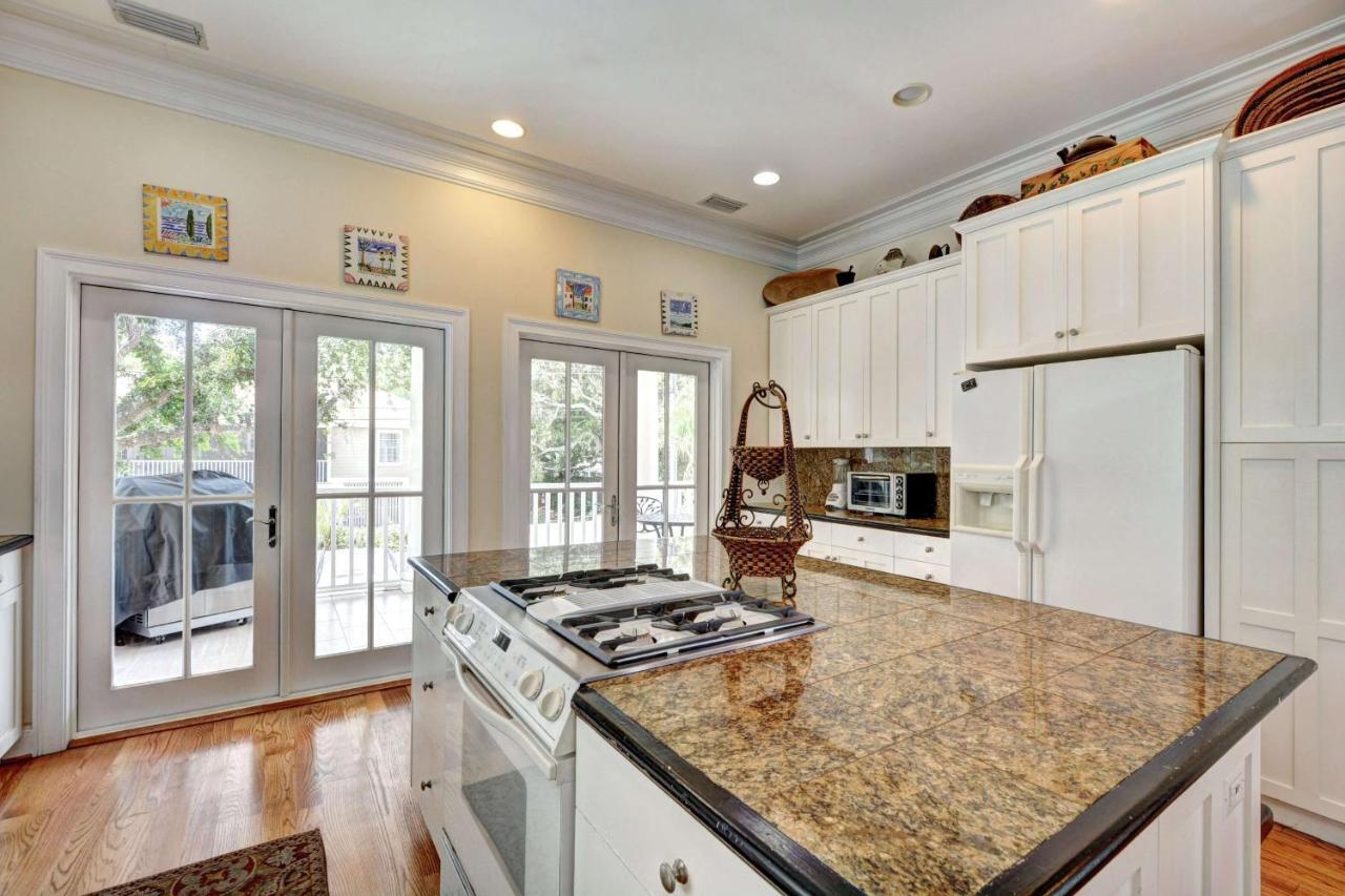 2225 Bruce Drive By Hodnett Cooper Villa St. Simons Island Exterior photo